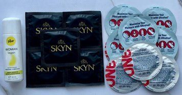 Набір SKYN Original 5шт + ONE UltraFeel 5шт + Лубрикант pjur Woman Vegan 30 мл SOS3564 фото