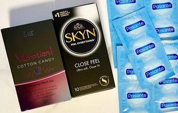 Комплект 20 шт SKYN Close Feel - Pasante Cooling + Жидкий вибратор Intt Vibration Cotton Candy (15 мл) SOS1506 фото