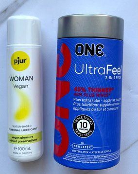 Комплект ONE UltraFeel 2-in-1 10 шт + Лубрикант pjur Woman Vegan 100 мл SOS2010 фото