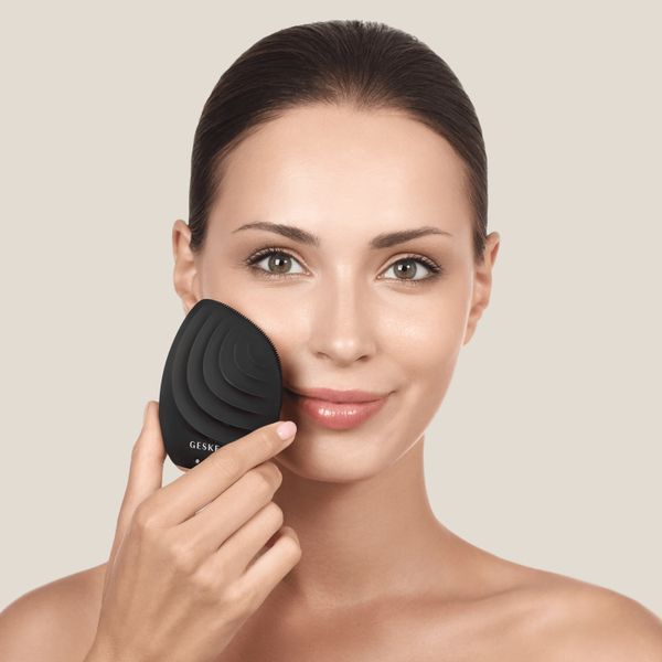 Электронная ультразвуковая щетка для лица GESKE Sonic Facial Brush 5в1 gray HB0064 фото