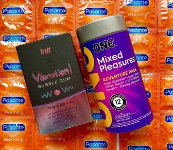 Комплект 24 шт ONE Mixed Pleasures + Pasante Warming + Рідкий вібратор Intt Vibration Bubble Gum (15 мл) SOS1562 фото