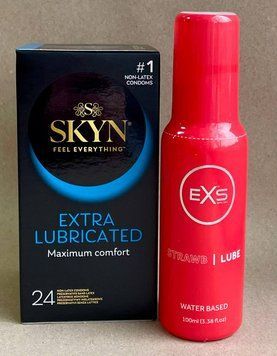 Комплект SKYN Extra Lube 24 шт + EXS Strawberry Lube Water Based 100 мл SOS1069 фото