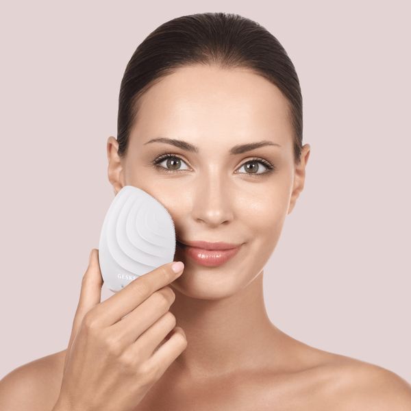 Электронная ультразвуковая щетка для лица GESKE Sonic Facial Brush 5в1 starlight HB0066 фото