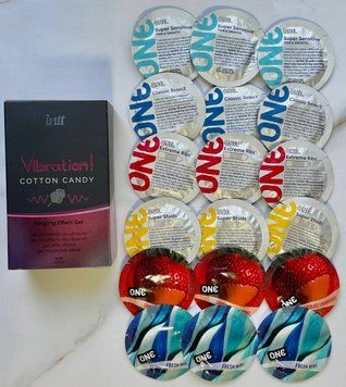 Комплект 18 шт ONE Classic, Super Sensitive, Super Studs, Extreme ribs, Flavor Waves + Intt Vibration Cotton Candy (15 мл) SOS1746 фото