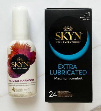 Комплект SKYN Extra Lube 24шт + Лубрикант Skyn Natural Harmony 80 мл  SOS2096 фото