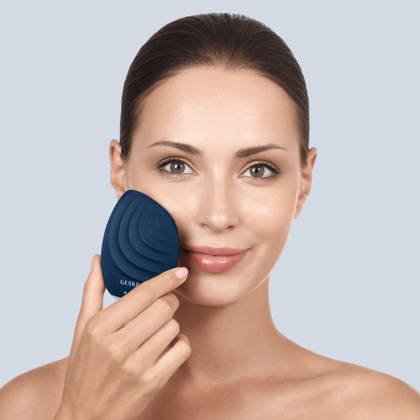 Электронная ультразвуковая щетка для лица GESKE Sonic Facial Brush 5в1 midnight HB0067 фото