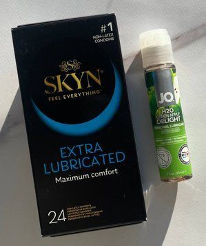 Комплект SKYN Extra Lube 24шт + Змазка System JO H2O &mdash; Green Apple (30 мл) SOS2164 фото