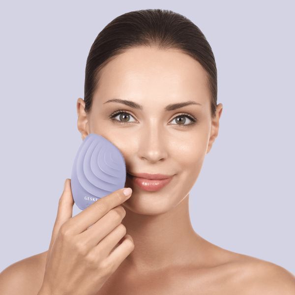 Электронная ультразвуковая щетка для лица GESKE Sonic Facial Brush 5в1 purple HB0068 фото