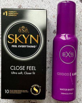 Комплект SKYN Close Feel 10 штук + EXS Choco Lube Water Based 100 мл SOS1072 фото