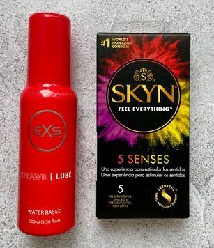Комплект SKYN 5 Senses - Лубрикант EXS Strawberry Lube 100 мл SOS2565 фото