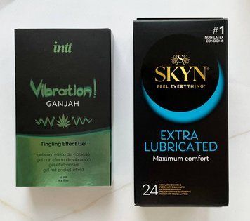 Комплект Skyn Exstra Lube 24 шт + Рідкий вібратор Intt Vibration Ganjah (15 мл) SOS2068 фото