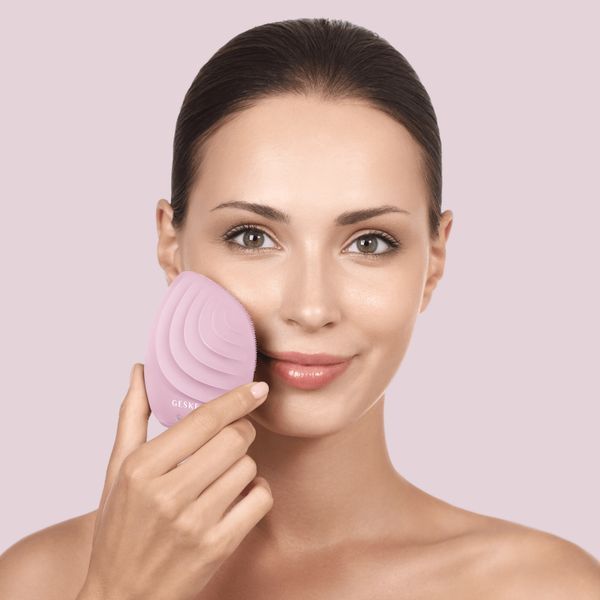Электронная ультразвуковая щетка для лица GESKE Sonic Facial Brush 5в1 pink HB0071 фото