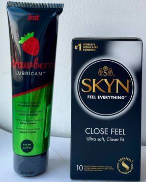 Набор SKYN Close Feel 10 шт + Лубрикант на водной основе Intt Strawberry (100 мл) SOS1175 фото