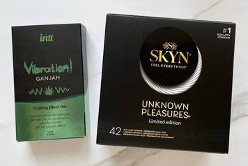 Комплект SKYN Pleasures 42 шт + Рідкий вібратор Intt Vibration Ganjah (15 мл) SOS2069 фото
