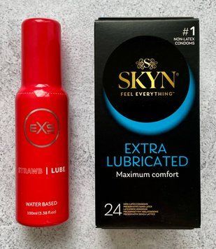 Комплект SKYN Extra Lube 24 шт - Лубрикант EXS Strawberry Lube 100 мл SOS2567 фото