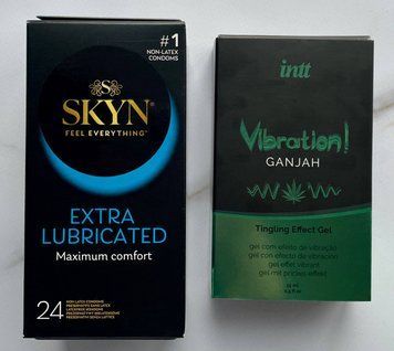 Набор SKYN Extra Lube 24 шт. + Жидкий вибратор Intt Vibration Ganjah (15 мл) SOS2712 фото