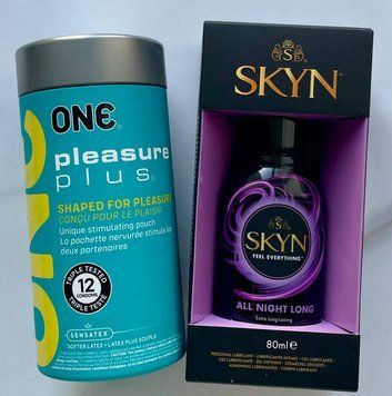 Комплект ONE Pleasure Plus 12 шт + Лубрикант на силіконовій основі SKYN ALL NIGHT LONG, 80 мл SOS1229 фото