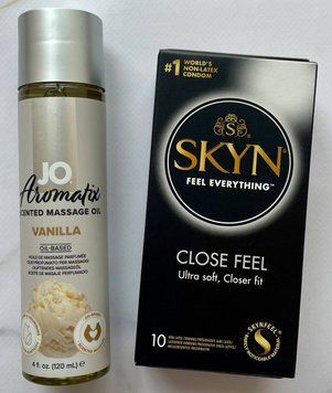 Комплект SKYN Close Feel 10 штук + System JO Aromatix &mdash; Massage Oil &mdash; Vanilla 120 мл SOS1374 фото