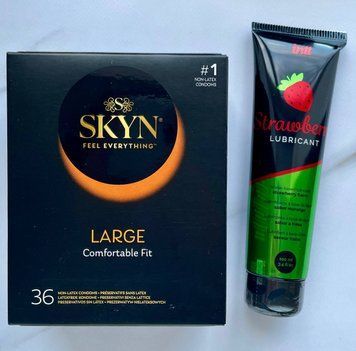 Набір SKYN Large, 36 шт + Лубрикант на водній основі Intt Strawberry (100 мл) &nbsp;SOS1180 фото