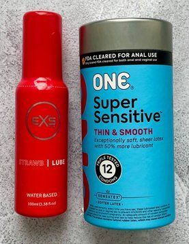 Комплект ONE Super Sensitive 12 шт - Лубрикант EXS Strawberry Lube 100 мл SOS2572 фото