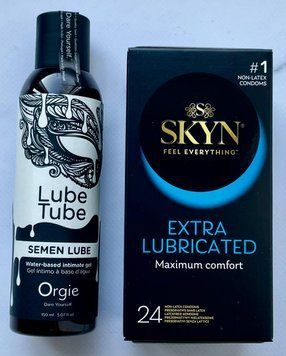 Набор SKYN Extra Lube 24 шт. - Лубрикант SEMEN LUBE intimate gel, 150 мл Orgie SOS3335 фото