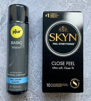 Набор Skyn ​​Close Feel 10 шт. - Лубрикант pjur Basic waterbased 100 мл SOS2622 фото