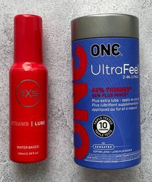 Комплект ONE UltraFeel 10 шт - Лубрикант EXS Strawberry Lube 100 мл SOS2573 фото