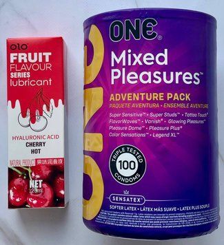 Комплект ONE Mixed Pleasures (100 шт) + Гель-лубрикант вишня 120 мл OLO SOS3687 фото