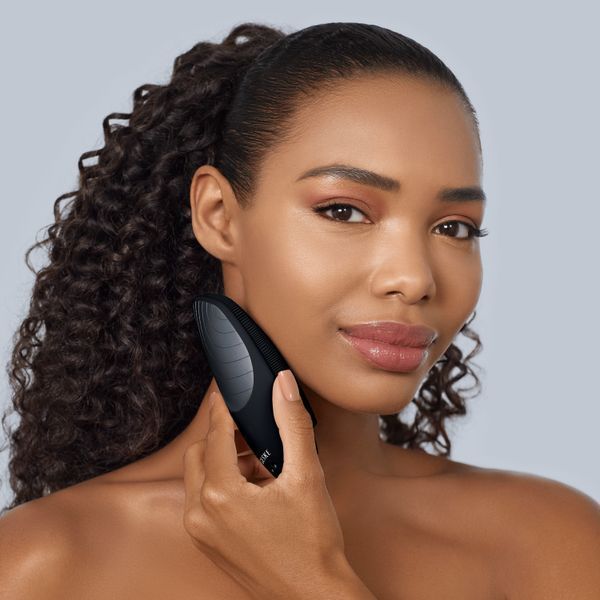 Электронная звуковая термо щетка для лица GESKE Sonic Thermo Facial Brush 6в1 black HB0080 фото