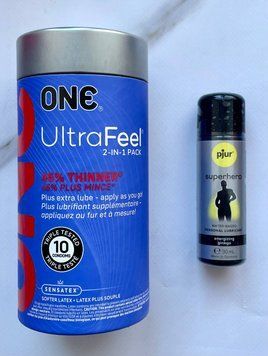 Комплект ONE UltraFeel 2-in-1 10 шт + Стимулирующая смазка pjur Superhero glide 30 мл SOS1978 фото