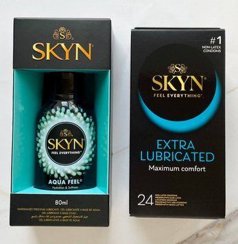 Набор Skyn Exstra Lube 24 шт + Лубрикант SKYN AQUA FEEL 80 мл  SOS2078 фото