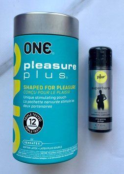 Комплект ONE Pleasure Plus 12 шт + Стимулирующая смазка pjur Superhero glide 30 мл SOS1979 фото