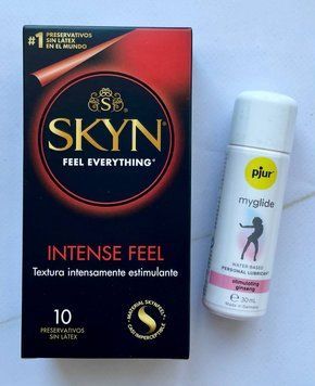 Комплект SKYN Intense Feel 10 шт + pjur my glide 30 мл, з женьшенем SOS1930 фото