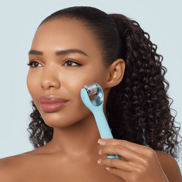 Електронний ролер для обличчя з мікроголками GESKE MicroNeedle Face Roller 9в1 turquoise HB0191 фото