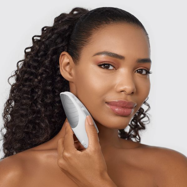 Электронная звуковая термо щетка для лица GESKE Sonic Thermo Facial Brush 6в1 white HB0084 фото