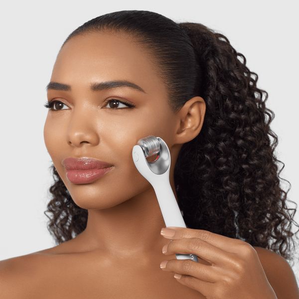 Электронный роллер для лица с микроиглами GESKE MicroNeedle Face Roller 9в1 white HB0194 фото