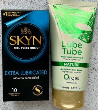 Комплект Skyn Exstra Lube 10 штук + LUBE TUBE NATURE, 150 мл ORGIE  SOS1104 фото