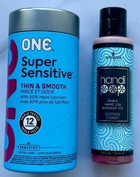 Комплект ONE Super Sensitive 12 шт. - Лубрикант Sensuva Handipop Cotton Candy (125 мл) SOS3394 фото