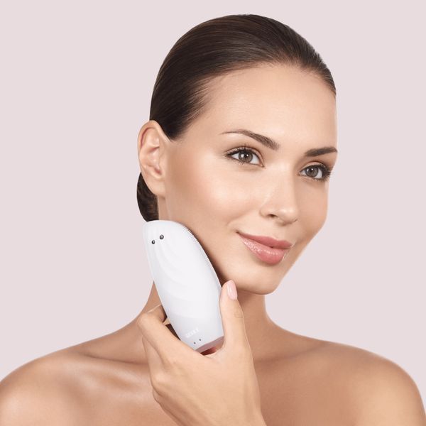 Очищувальна щітка для обличчя GESKE Sonic Thermo Facial Brush&Face-Lifter 8в1 starlight HB0088 фото