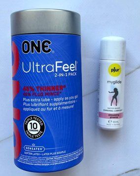 Комплект ONE UltraFeel 2-in-1 10 шт + змазка pjur my glide 30 мл, з женьшенем SOS1937 фото