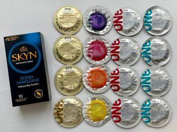 Набор 26 штук Skyn ​​Extra Lube + ONE Color Sensations, Extreme Ribs, Pleasure plus, Vanish SOS2237 фото
