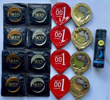 Набор из 16 штук Olo, Skyn ​​+ лубрикант pjur Aqua (30 мл) SOS4039 фото