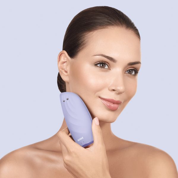 Щетка для очищения лица GESKE Sonic Thermo Facial Brush & Face-Lifter 8 в 1 фиолетовая HB0090 фото