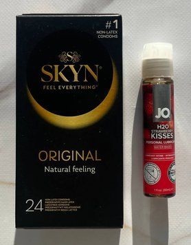 Комплект SKYN Original 10шт +  Змазка System JO H2O &mdash; Strawberry Kiss (30 мл) SOS2139 фото
