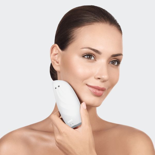 Очищувальна щітка для обличчя GESKE Sonic Thermo Facial Brush&Face-Lifter 8в1 white HB0095 фото
