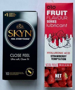 Комплект SKYN Close Feel 10 шт + Гель-лубрикант полуничний 120 мл OLO SOS3653 фото