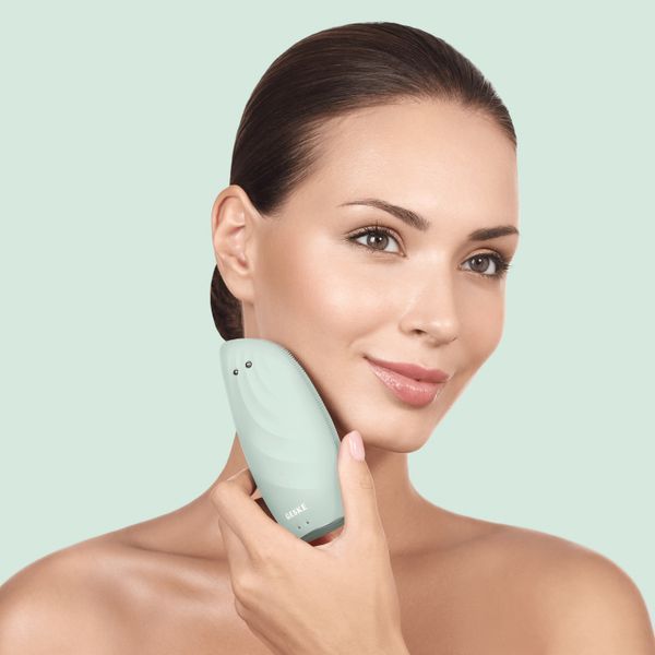 Очистительная щетка для лица GESKE Sonic Thermo Facial Brush&Face-Lifter 8в1 green HB0096 фото