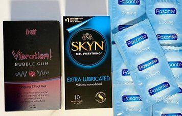 Комплект 20 шт Skyn ​​Exstra Lube &ndash; Pasante Cooling + Жидкий вибратор Intt Vibration Bubble Gum (15 мл) SOS1499 фото