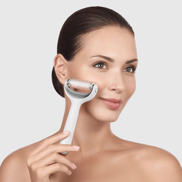 Електронний ролер для обличчя та тіла з мікроголками GESKE MicroNeedle Face&Body Roller 8в1 white HB0205 фото