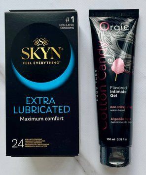 Набор Skyn ​​Extra Lube 24 шт. - Лубрикант ORGIE LUBE TUBE сахарная вата, 100 мл SOS2932 фото